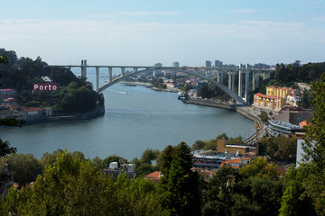Obraz premium Porto Brücke zur Meerseite
