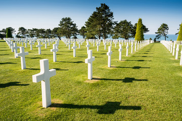 American War Cemetery near Omaha Beach, Normandy (Colleville-sur - obrazy, fototapety, plakaty
