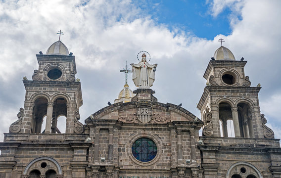 Statue at the top of a church's facade, Ibarra, Ecuador