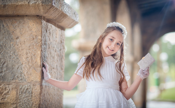 ni&ntilde;a con libro