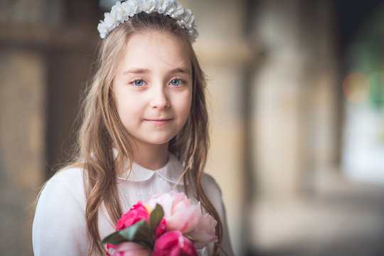 retrato de una ni&ntilde;a con flores