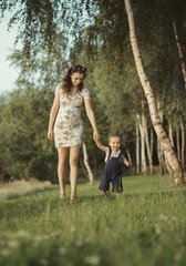 Obraz premium Pregnant mom walking with child