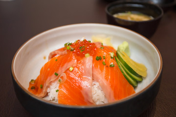 Salmon sushi don