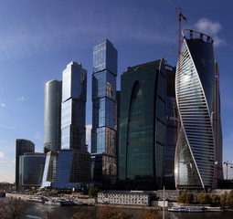 Москва Сити на набережной.