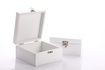 white wood box of the product packaging