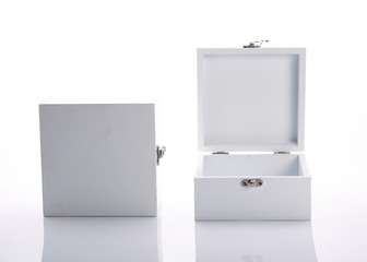 white wood box of the product packaging