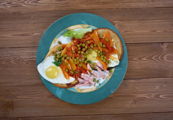 Huevos Motulenos