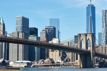 Naklejka premium Brooklyn Bridge z dolnym Manhattanem