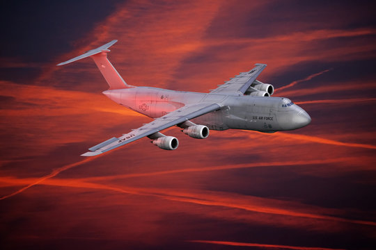 Milit&auml;risches Grossraum Transportflugzeug im Flug