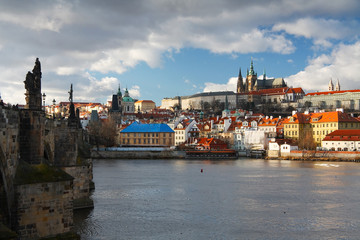 Fototapeta na wymiar Charles Bridge and cathedral in Prague, Czech republic.
