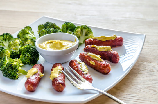 Roasted sausages with mustard sauce