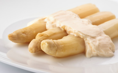 Navarra white asparagus with sauce mayonnaise