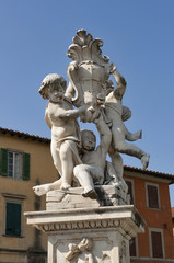 Fototapeta na wymiar La Fontana dei Putti Statue, Pisa