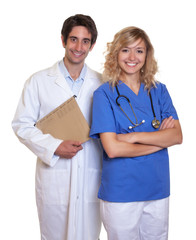 Sympathisches Team im Krankenhaus