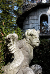 Statue at the entrance of the hedge maze of Villa Pisani
