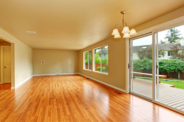 Empty living room with exit to backayrd deck