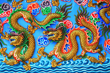 Obraz premium Chinese dragons statue on the wall.