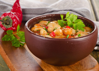 Baked beans  with fresh herbs