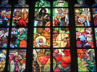 Naklejka premium Kirchenfenster im Veitsdom in Prag