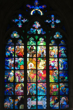 Kirchenfenster im Prager Veitsdom
