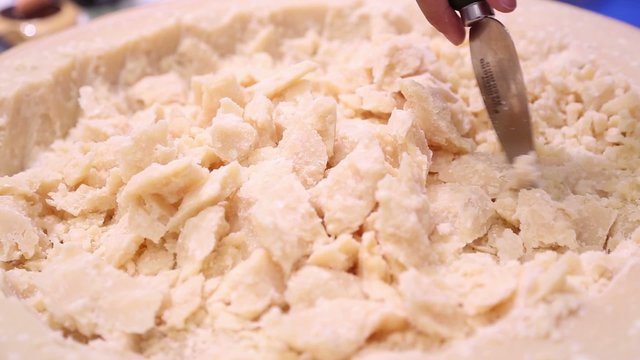 Queso parmesano en trozos