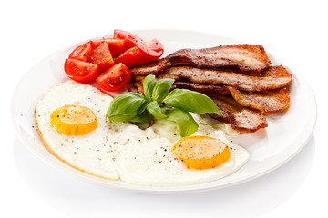 Breakfast - egg, bacon and vegetables