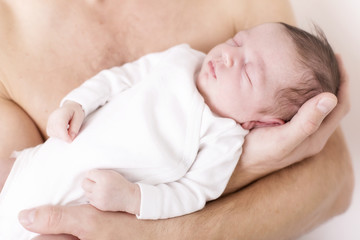 Obraz na płótnie Canvas Newborn Vater und Tochter