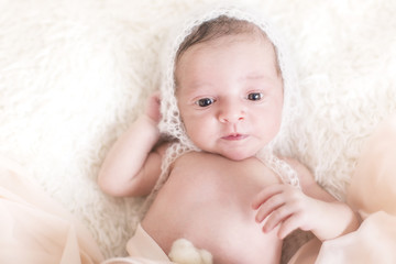 Newborn Kleine Prinzessin wach