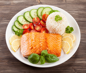 Grilled salmon and vegetables