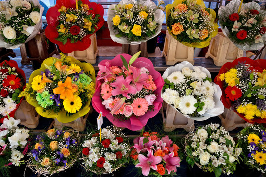 Fototapeta City of Nice - Flowers on the street market