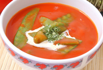 Tomatensuppe mit Zuckererbesen
