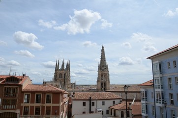 Fototapeta na wymiar Vue De Burgos et de sa cathédrale 