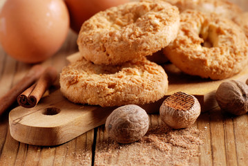 biscotti speziati alla noce moscata e cannella