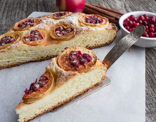 pie with apples, cranberries and cinnamon
