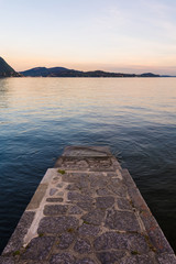 Abenddämmerung am Lago Maggiore in Italien