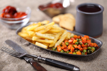 Fried carrot, potato and peas with wine