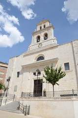 Fototapeta na wymiar Eglise à Burgos de type clocher-mur 