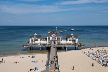 Fototapeta premium Seebrücke Sellin und Badestrand | Rügen