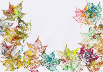 Herbstliche Blätter Rahmen gezeichnet auf Papier