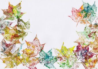Naklejka premium Herbstliche Blätter Rahmen gezeichnet auf Papier