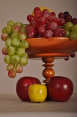 A bowl of fruits
