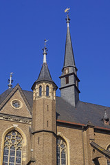 Fototapeta na wymiar Stiftskirche St. Johann Baptist + Petrus in BONN