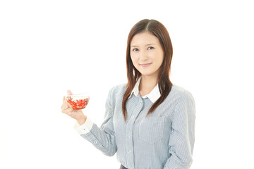 コーヒータイムを楽しむ女性