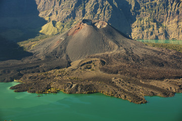 Jari Baru volcano and lake inside  Rinjani mountain, Lombok, Ind © dislentev