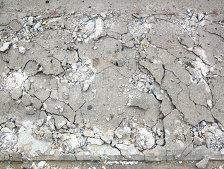 Cement fracture surface destruction