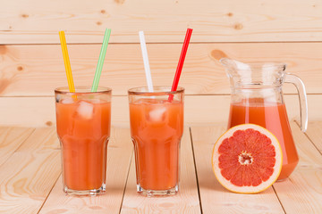 Grapefruit juice and ripe grapefruits