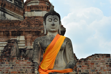 Prang is the large Buddha statues Works.