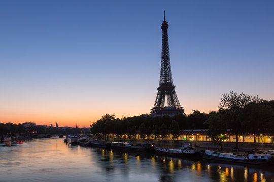 Fototapeta Eiffel Tower and Seine River before Dawn in Paris, France