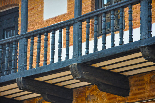 Plaza Mayor de San Carlos del Valle, balconada, manchegas