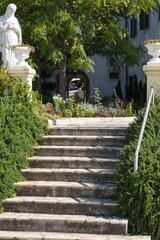 Escalier et statue dans le jardin Crikvenica